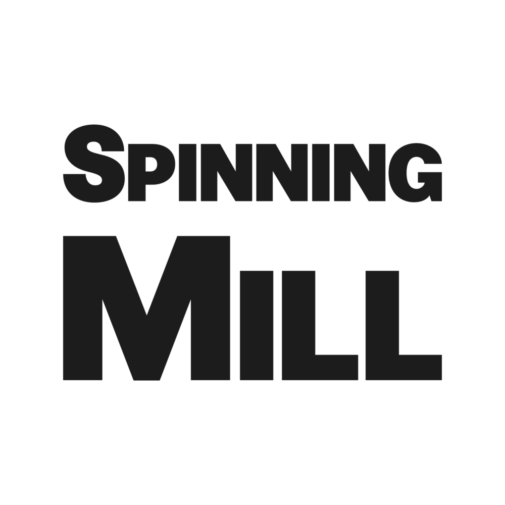 Spinning Mill - Brand Assets - Logo - Q - dunkles Schriftlogo auf hellem Hintergrund